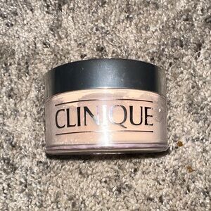 Clinique Setting Powder - Soft Cream